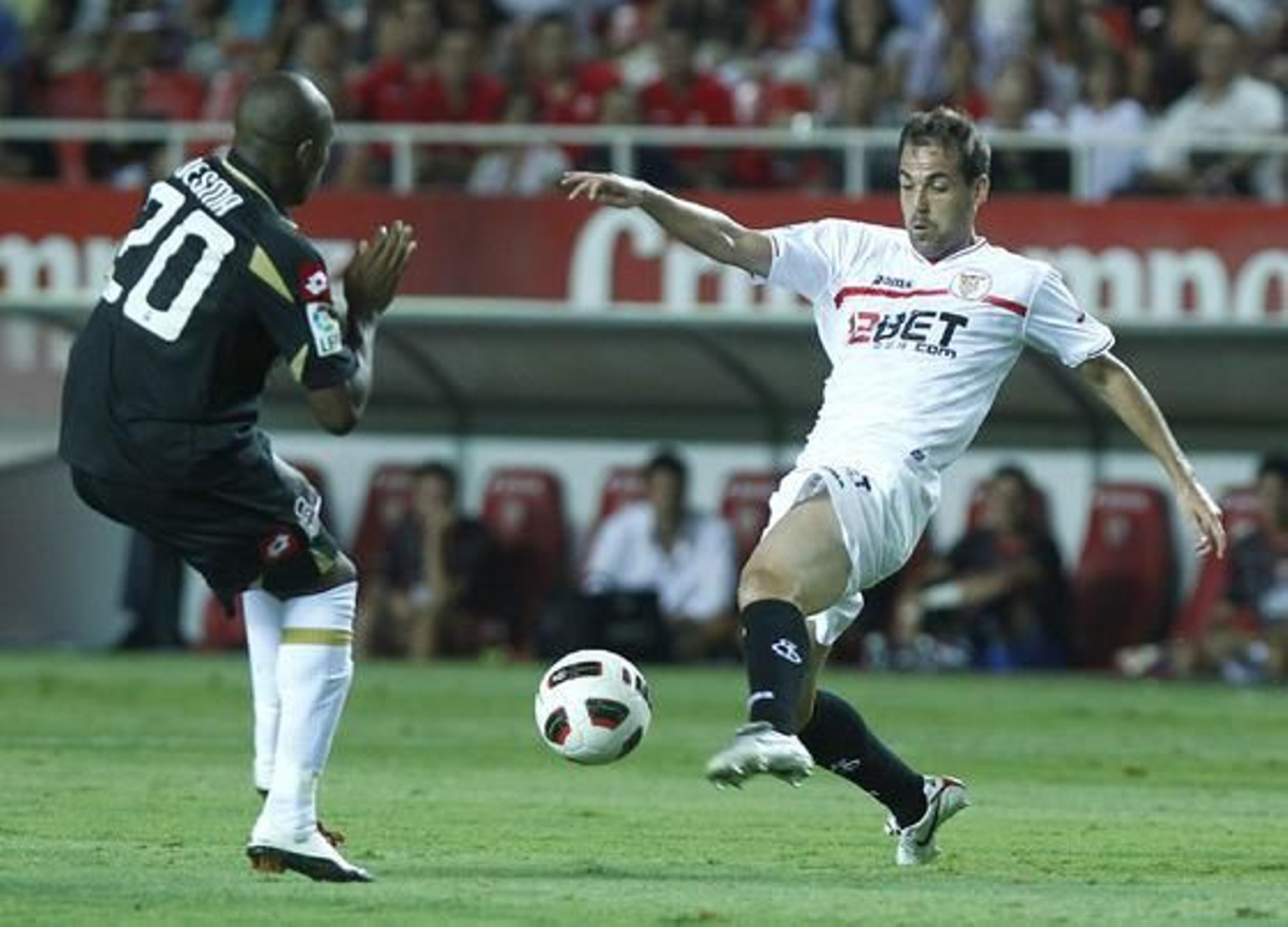 El Sevilla no puede superar al Deportivo de la Couruña en el Sánchez Pizjuán. / Antonio Pizarro