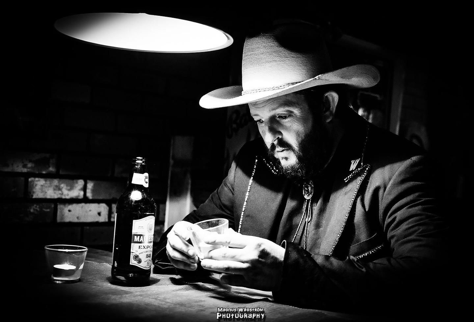 El músico Bob Wayne, fotografiado por Magnus Wagstrom y publicado en el facebook del artista estadounidense