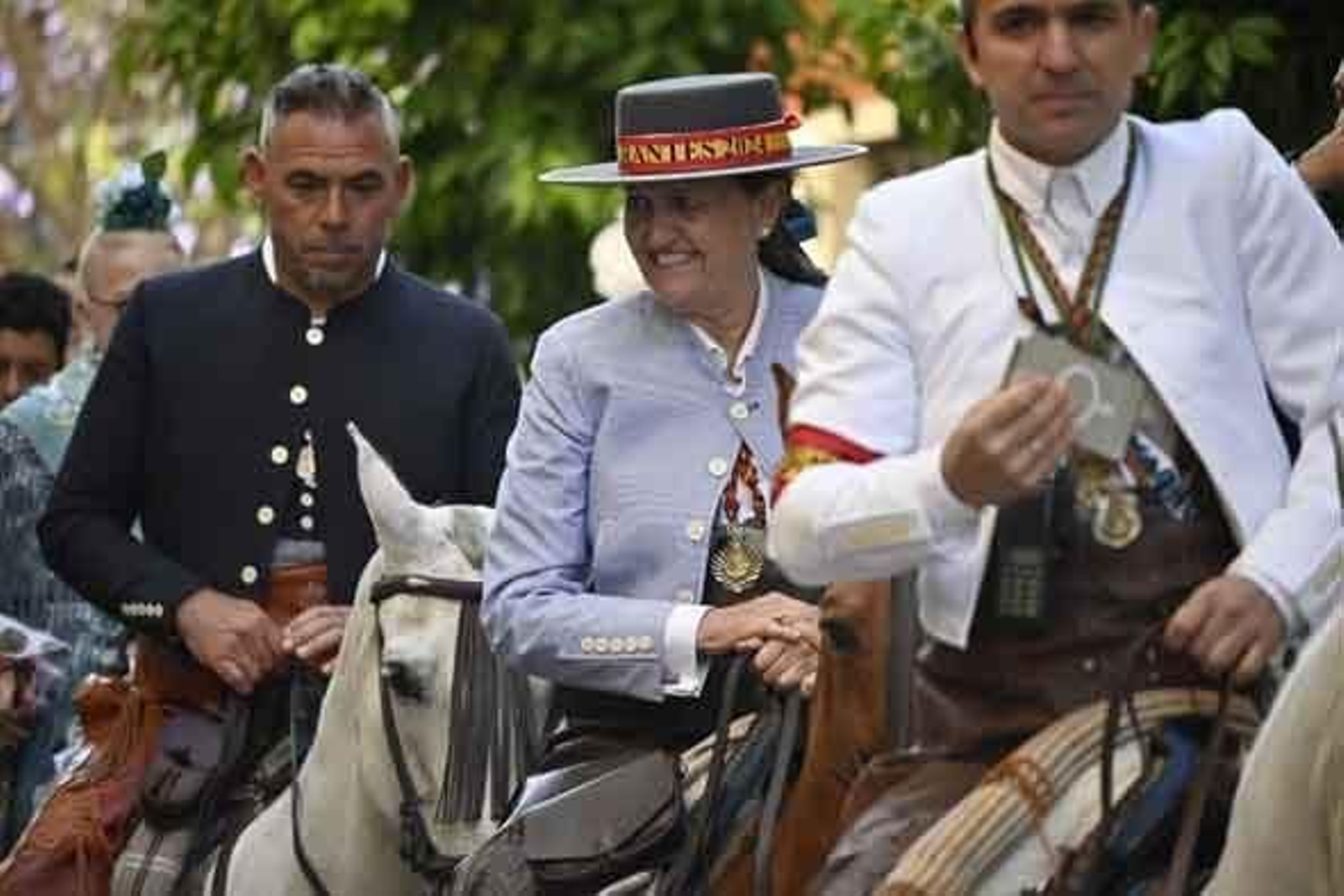 Las mejores imágenes de los peregrinos en la salida de Emigrantes