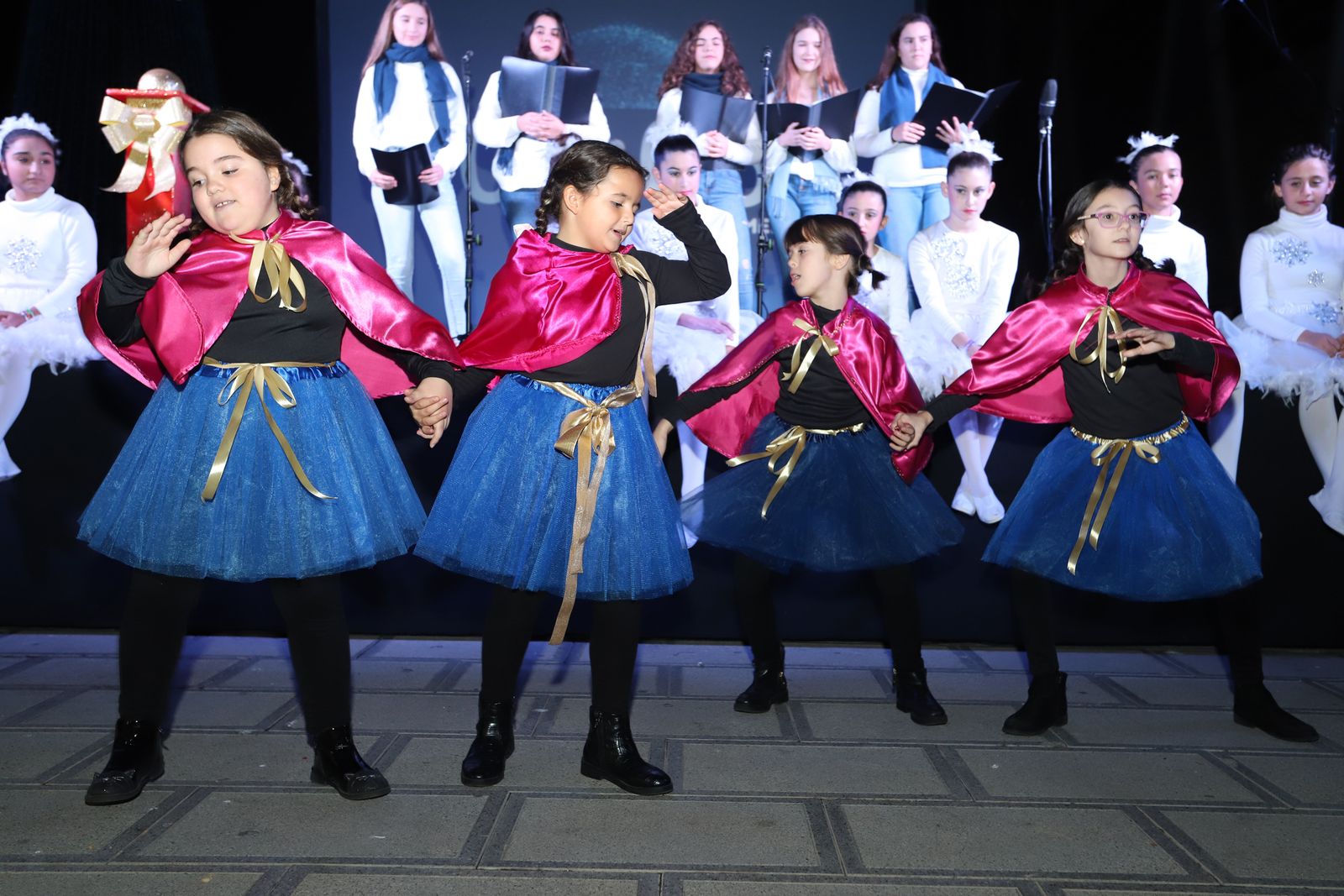 Imágenes  del alumbrado de Aqualon, que tuvo como padrino a Hugo Molina, finalista de Got Talent