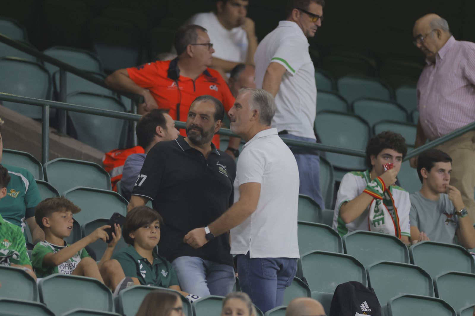 Búscate en las fotos del Betis-Valencia