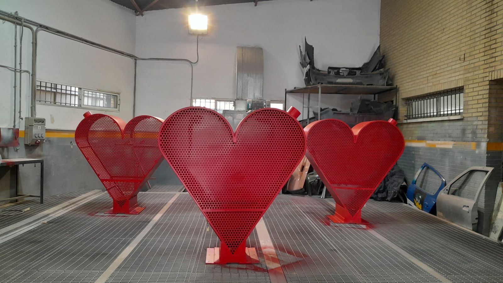 Los tres corazones realizados por el grado de Soldadura.
