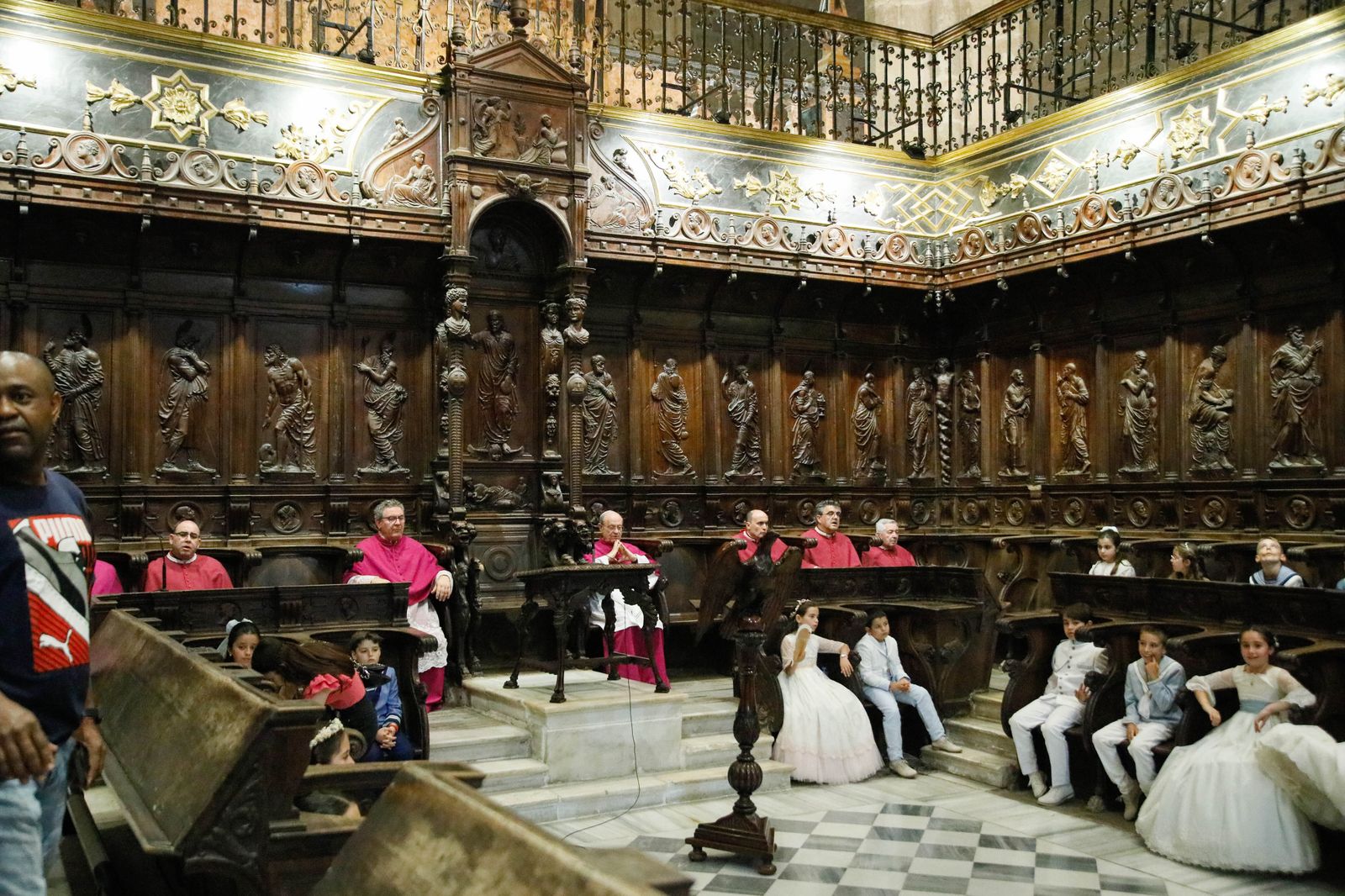 Imágenes de la procesión del Corpus Christi en Almería: así han sido la misa y la posterior marcha por la capital