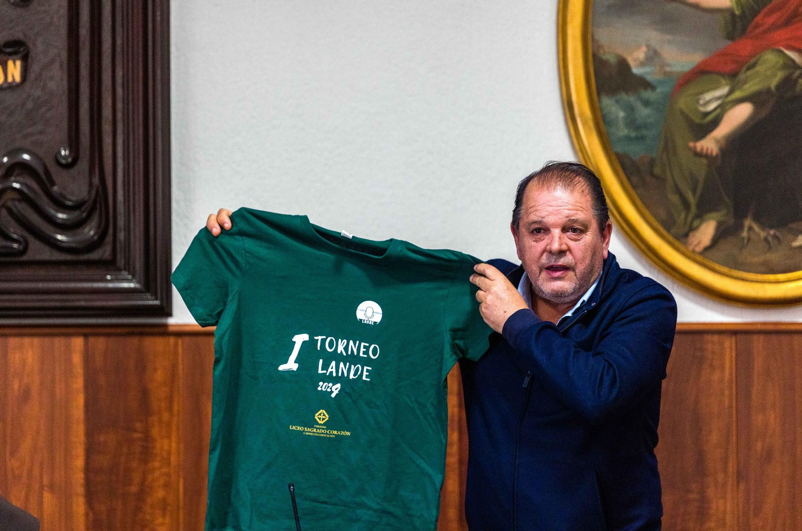 Las camisetas del Torneo de Debate Escolar que se celebrará en el Liceo