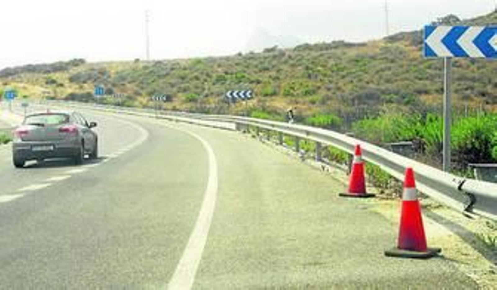 La A-383 a la altura del lugar donde se produjo el accidente, ayer.