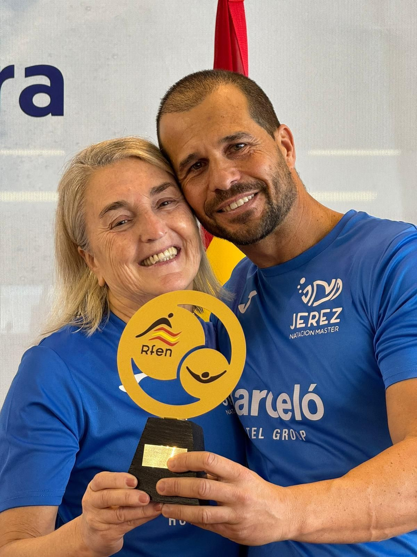 Ute Hasse, medallista olímpica alemana,  logró un récord del mundo 50 braza.