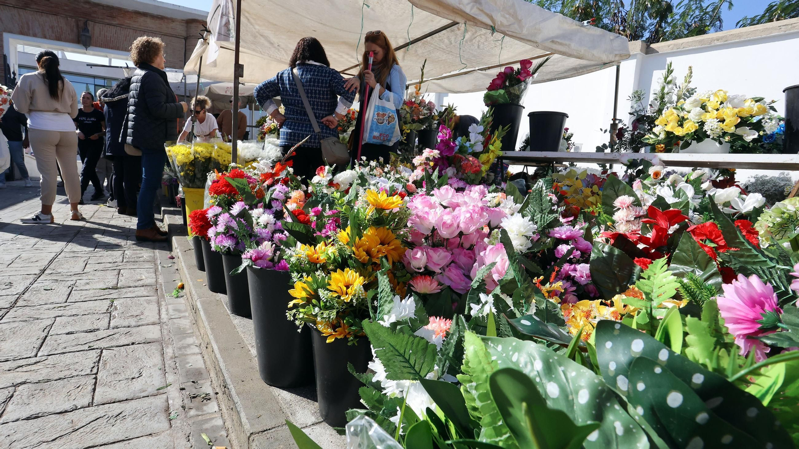 Imágenes del cementerio de Jerez en el Día de los Fieles Difuntos