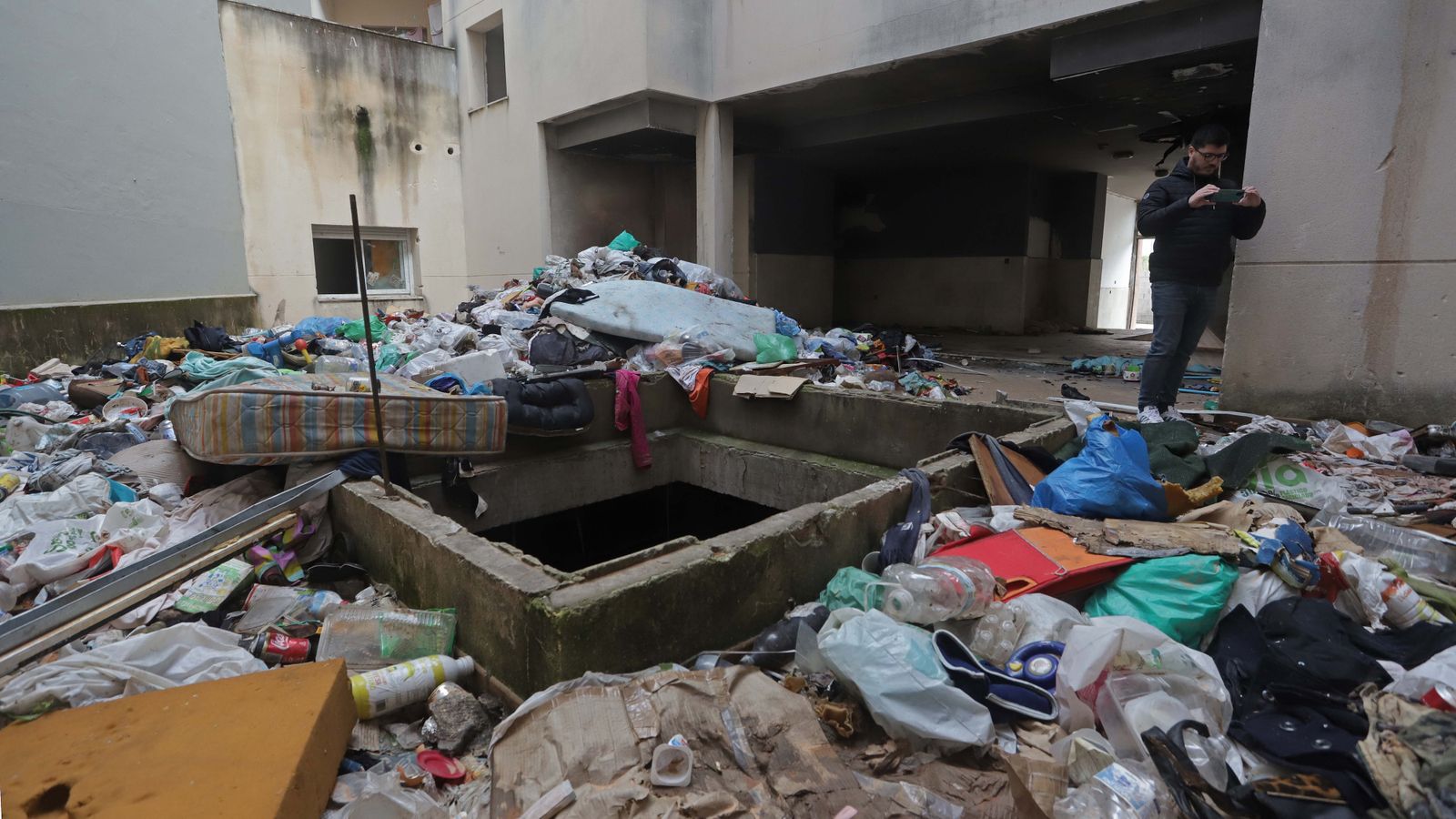 Fotos del edificio okupa de El Secano en Algeciras