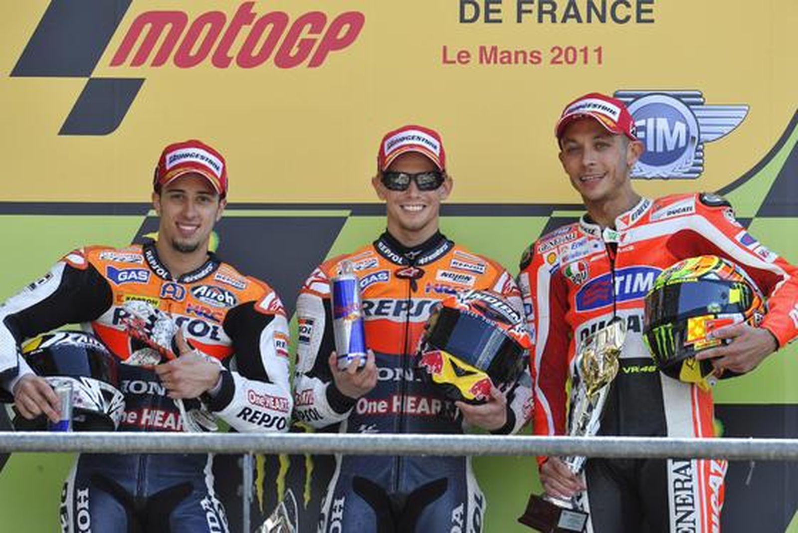 Dovizioso, Stoner y Rossi, en el podio de MotoGP.

Foto: EFE