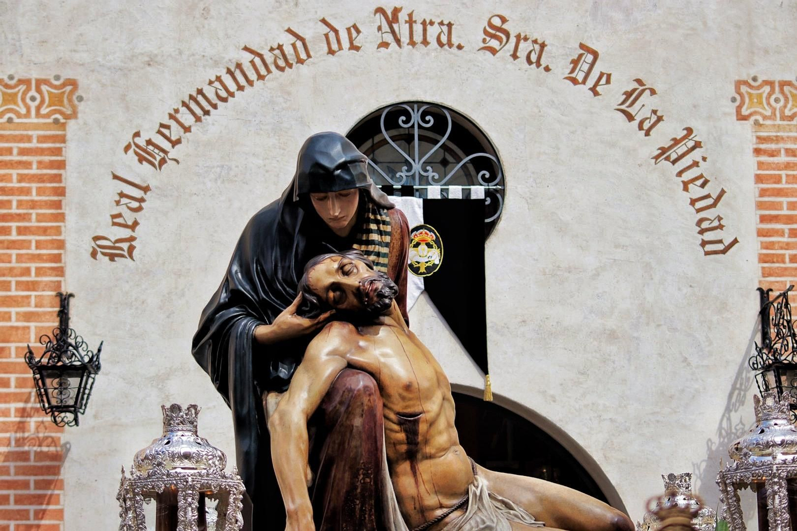 Los traslados de la Sangre y la Piedad de la Semana Santa de Málaga 2025, en imágenes