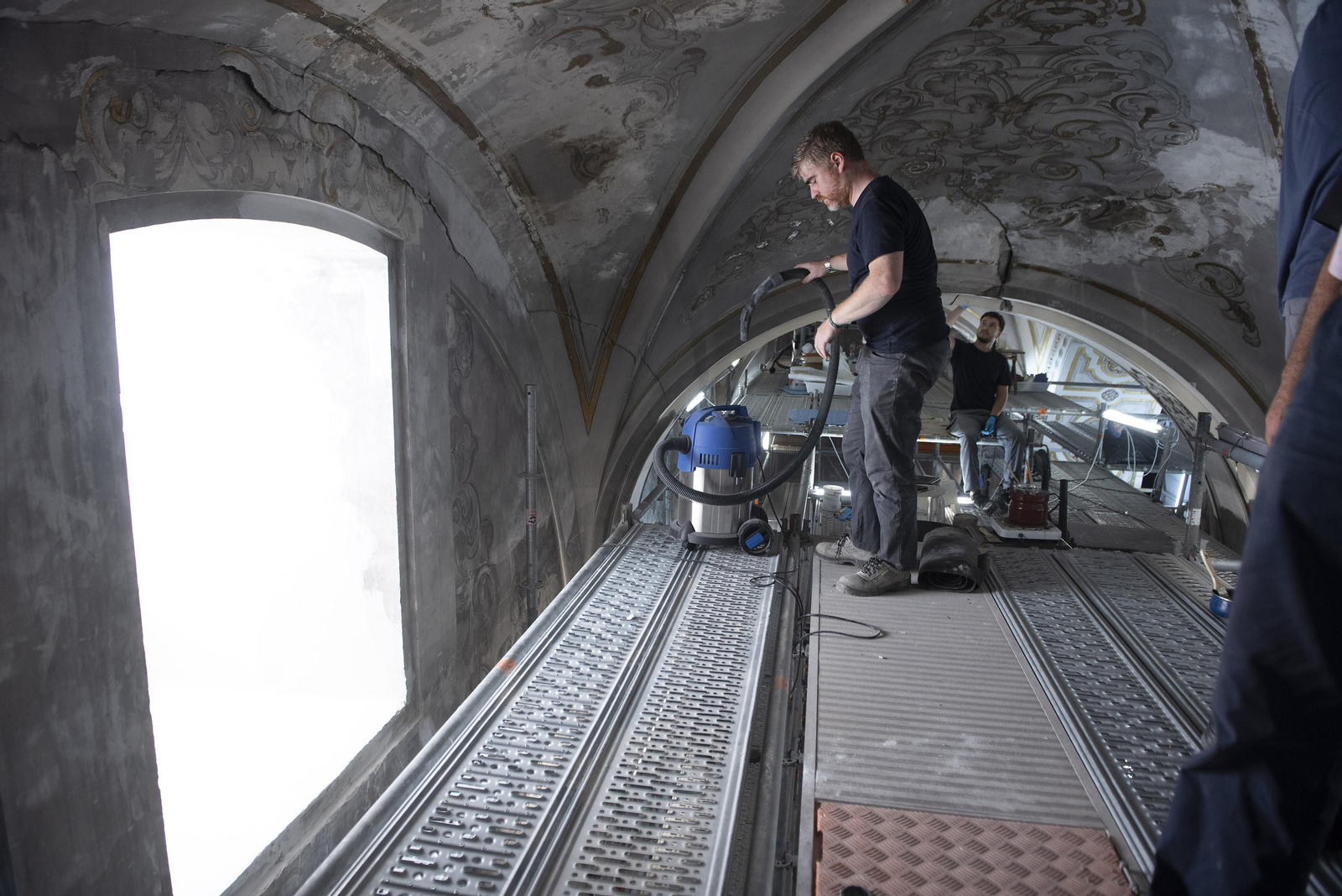 Todas las imágenes de la restauración de las pinturas en la Parroquia de la Magdalena