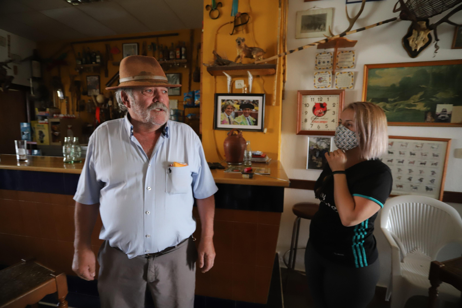 Las imágenes de los vecinos del El Villar volviendo a sus casas tras estabilizarse el incendio de Almonaster la Real