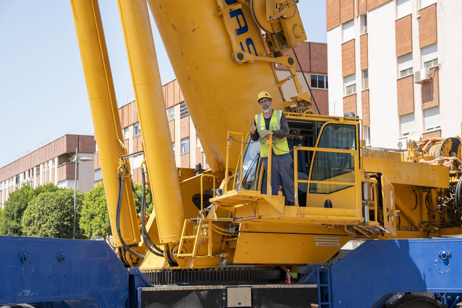 Las imágenes del desmantelamiento en el Puente de la Avenida Mediterráneo en Almería