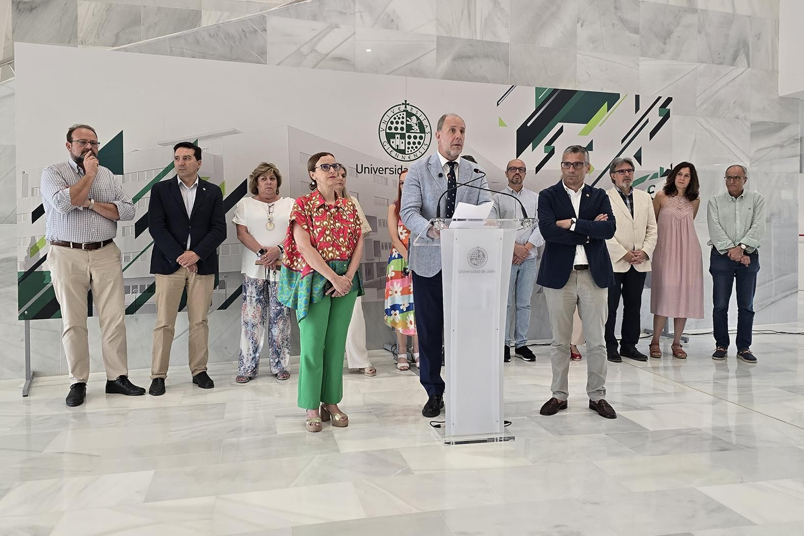 Rueda de prensa del rector, junto a su equipo de gobierno.