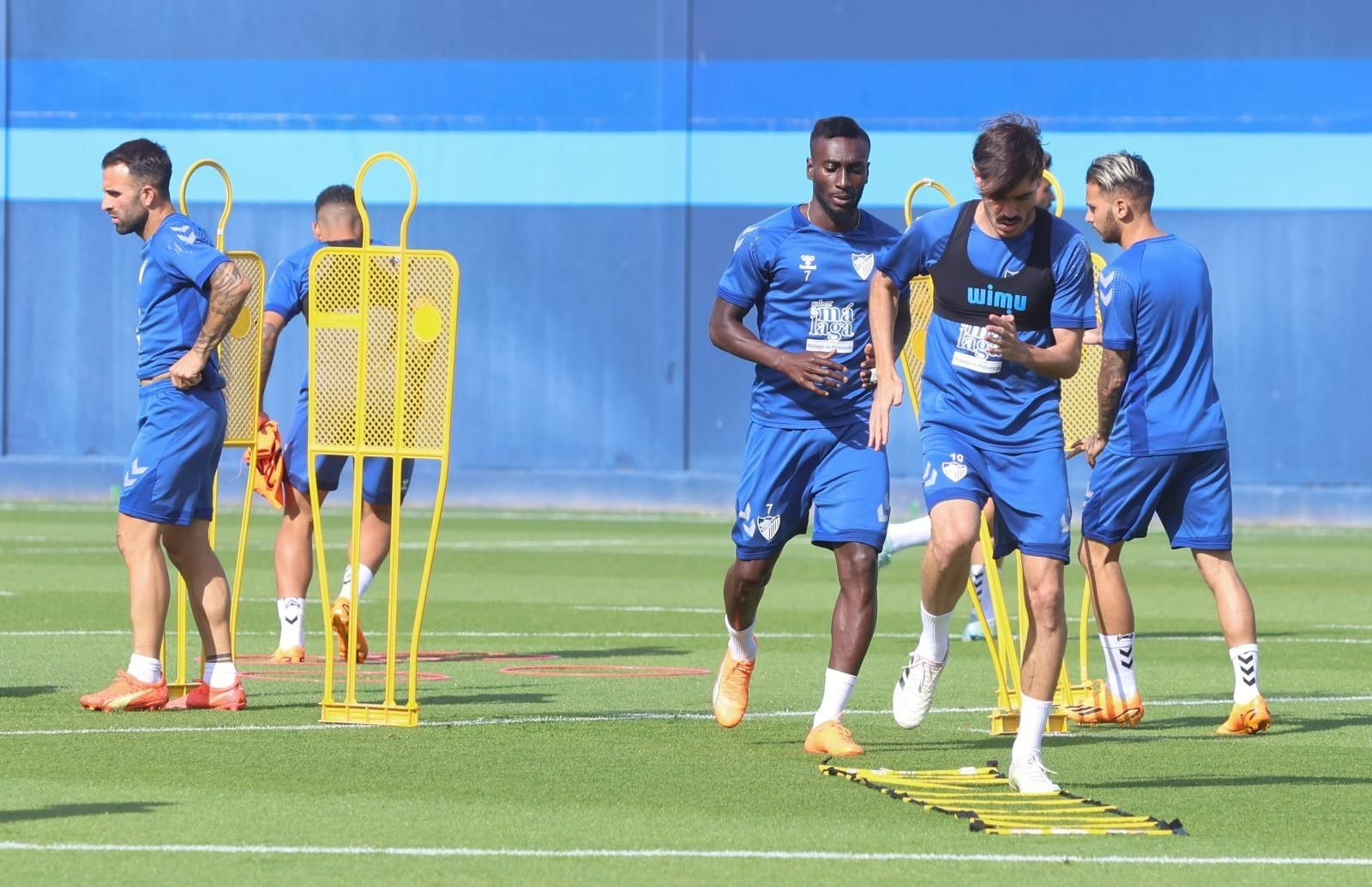 Caras serias en la vuelta al trabajo del Málaga CF