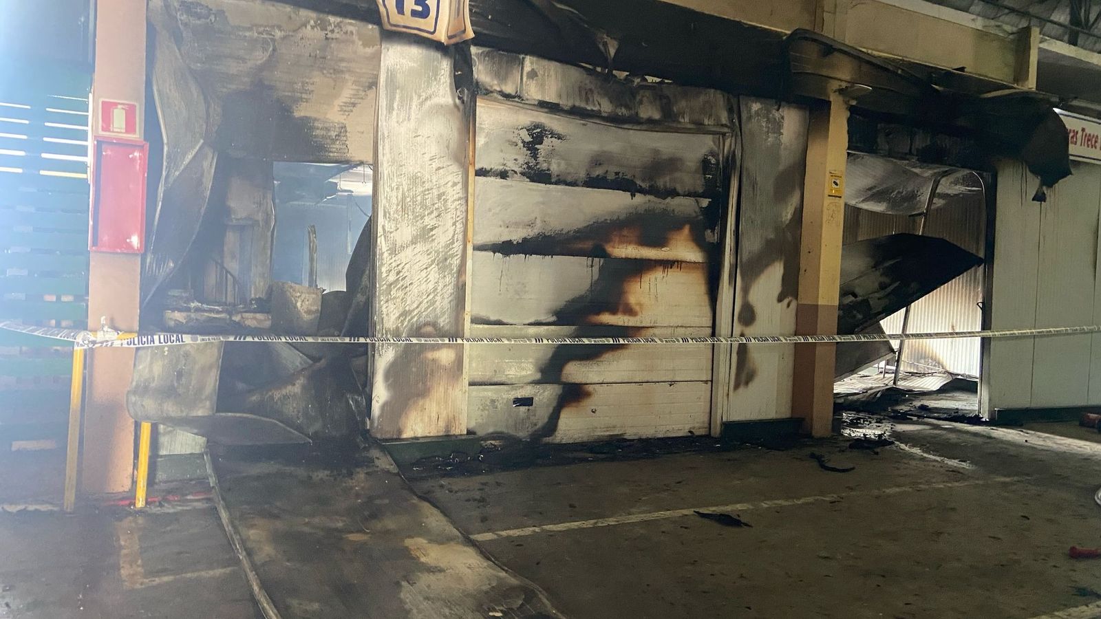 Imagen de uno de las puestos mayoristas arrasado por las llamas