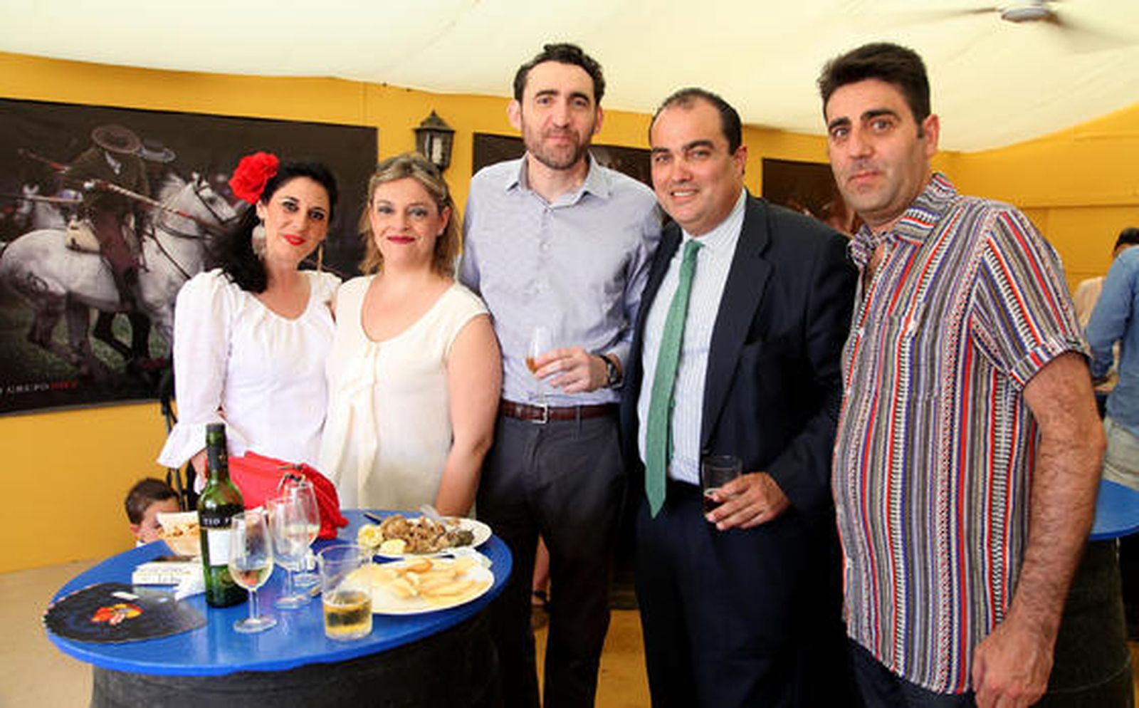 Concepción Vaquero, de la Agencia Tributaria en Madrid, junto a Carlos Varela, de Ecomputer Jerez, y su esposa; el director de este medio, David Fernández; y el hostelero Pepe Merino.

Foto: Vanesa Lobo