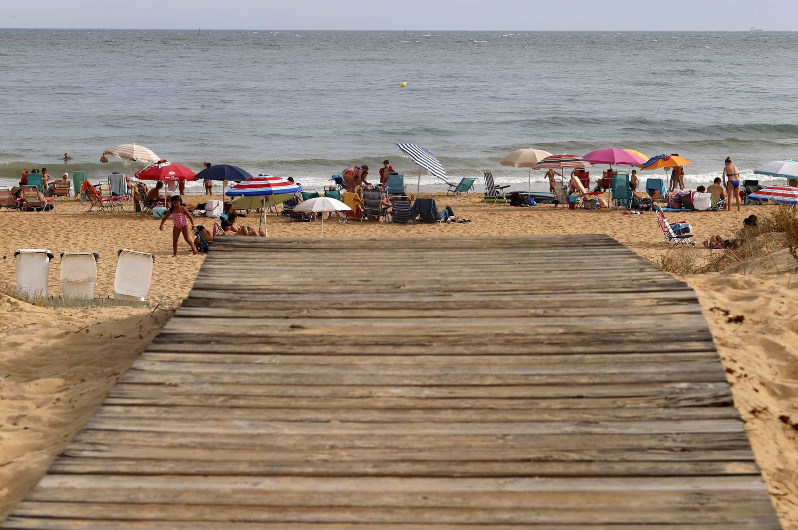 Ambiente en la playa de Mazagón en la tarde del martes, en imágenes