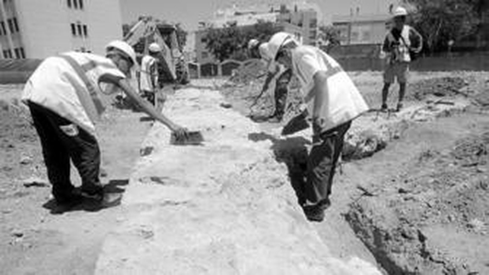 Imagen de los trabajos arqueológicos que ayer se llevaban a cabo en el solar de Subdelegación.