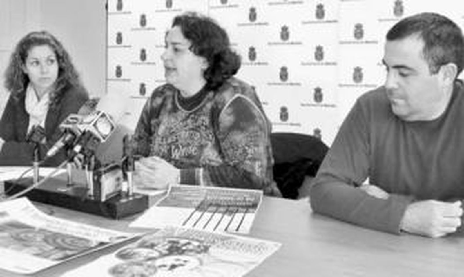 Dolores Gil, Raquel Casado y Francisco Javier Baena presentan la actividad del próximo domingo.