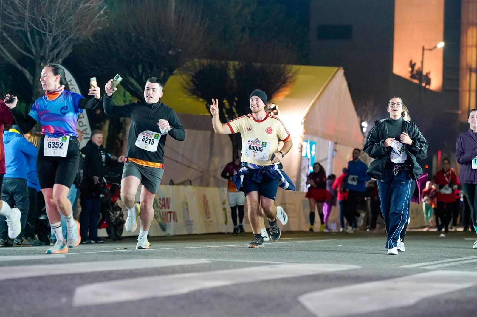 En imágenes: búscate en tu llegada a meta de la Carrera de San Antón 2026 (2)