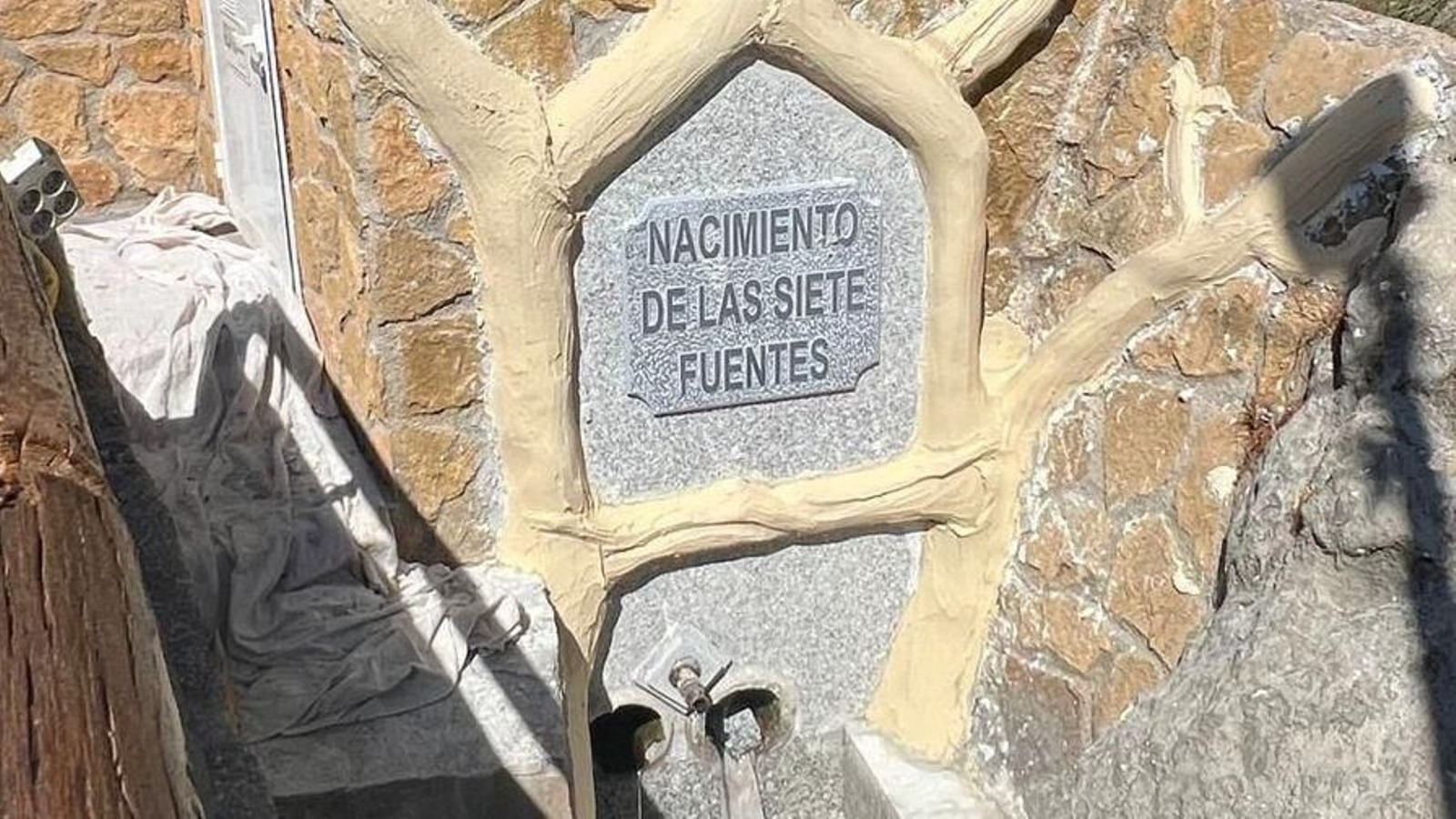 Polémica rehabilitación de la fuente.