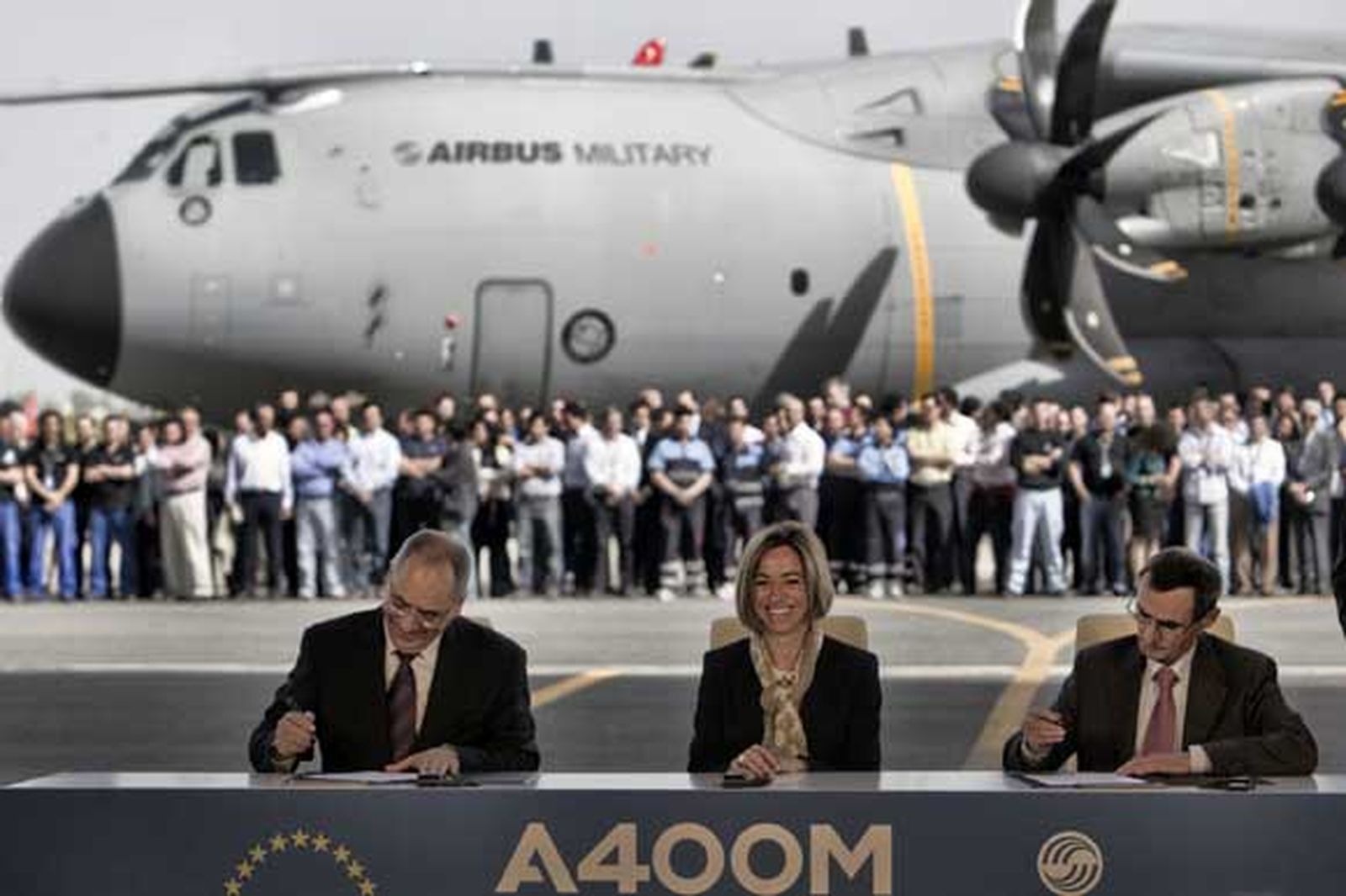 Monteseirín considera la firma como "una gran oportunidad para generar riqueza"