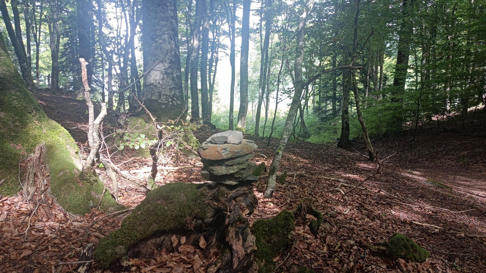 Este monolito marca la cima de la Col de Matet