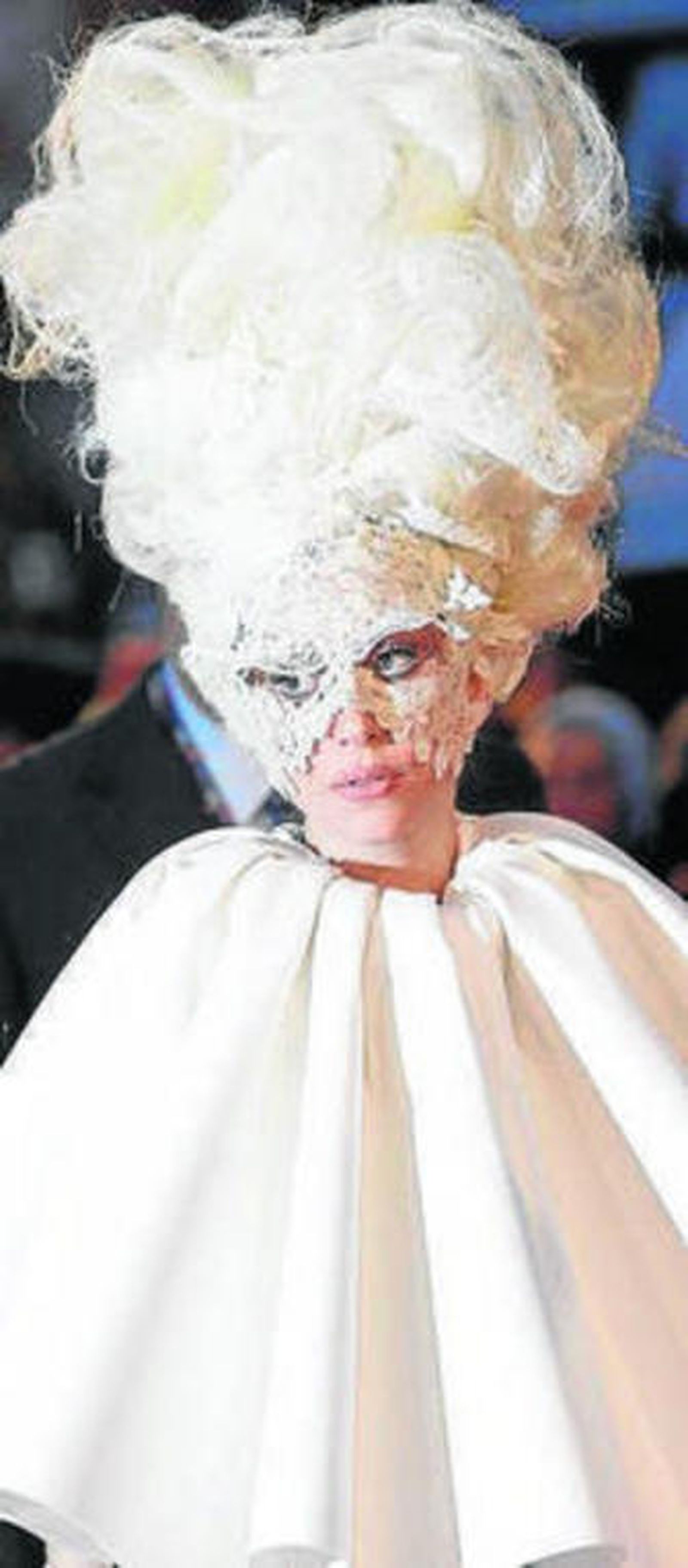 El ex novio de Lady Gaga le reclama 22 millones de euros