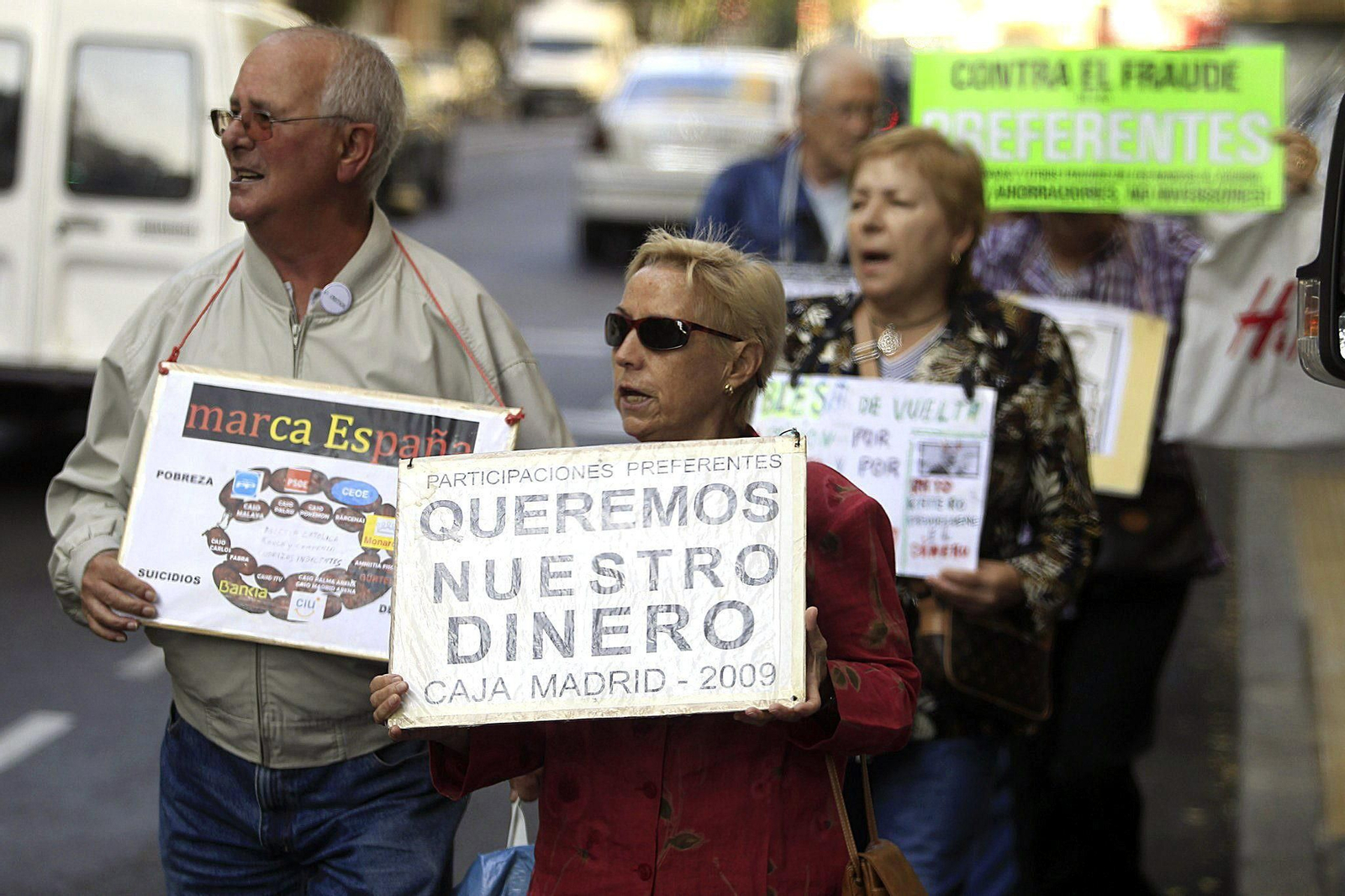Protestas ante los juzgados de los preferentistas de Bankia