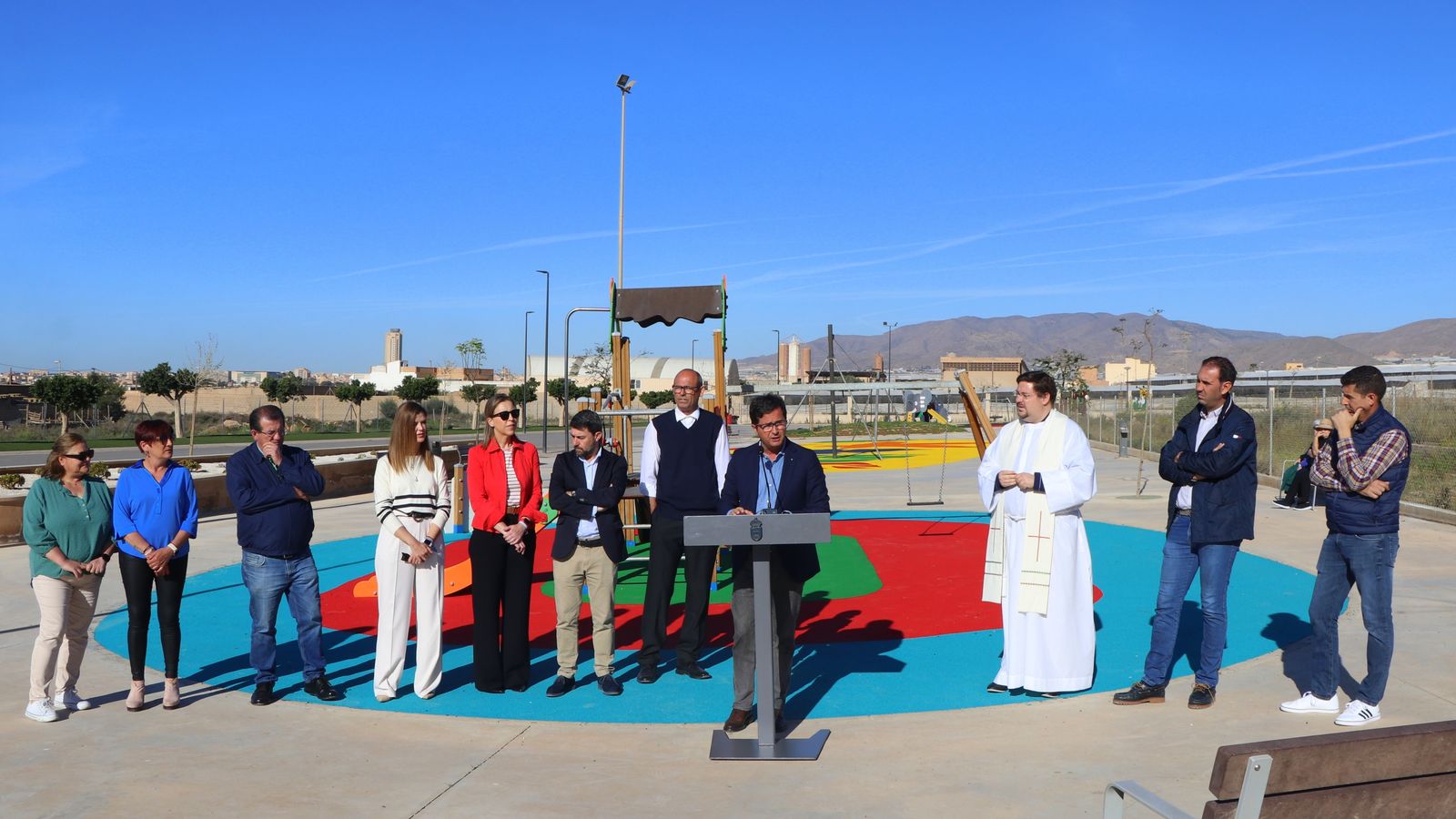 Momento de la inauguración por parte del alcalde.