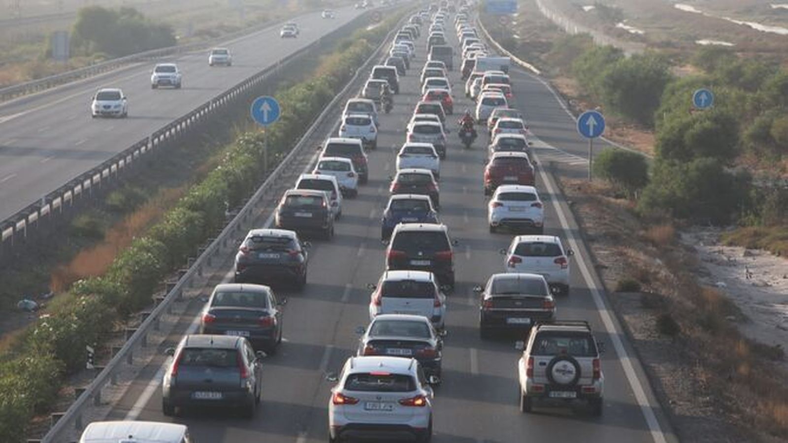 Atasco en la A-48, cerca del nudo de Tres Caminos.