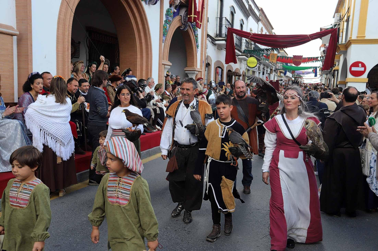 Imágenes del gran ambiente en la Feria Medieval de Palos de la Frontera, Huelva
