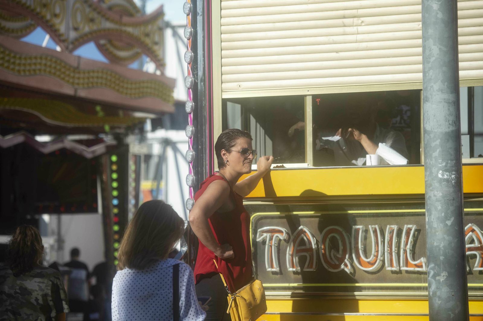 El botellón y la calle del Infierno de la Feria, en imágenes