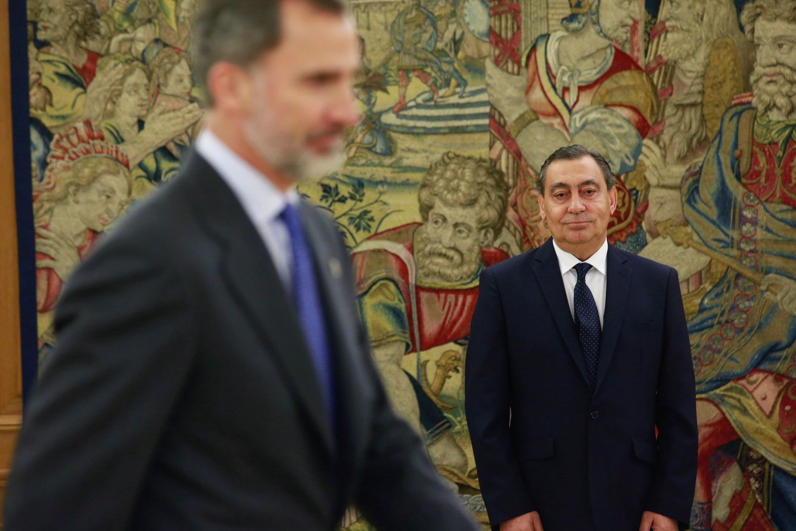 Julián Sánchez Melgar posa ante el Rey durante el acto donde juró el cargo de fiscal general del Estado, ayer en Madrid.