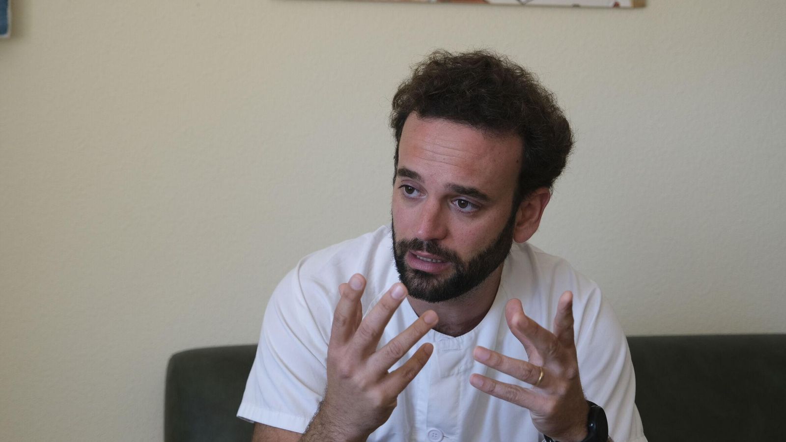 Imagen de archivo del psiquiatra Fernando Collado durante una entrevista a Diario de Almería.