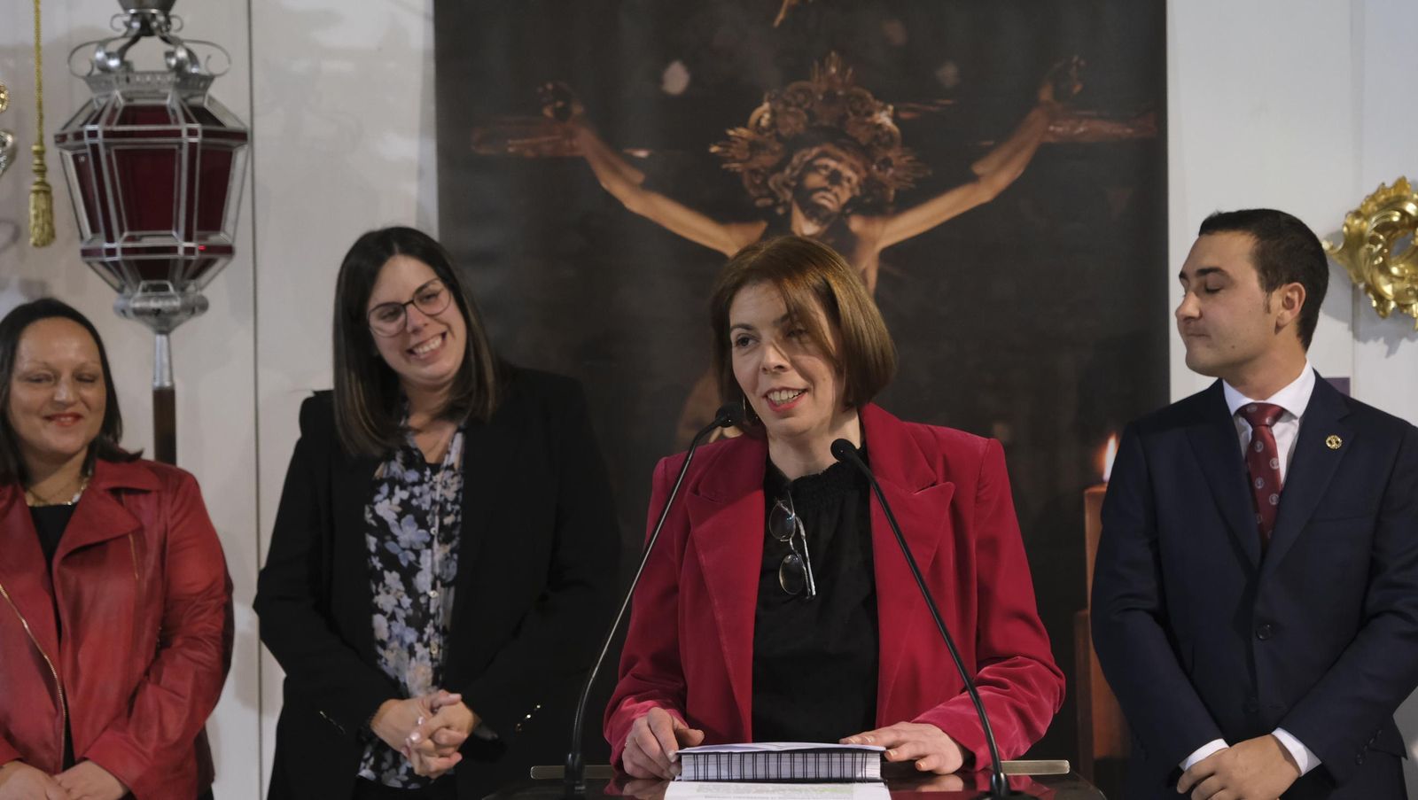 Fotos de la exposición de la Cofradía del Perdón y los Afligidos de Vélez Rubio en la Diputación de Almería