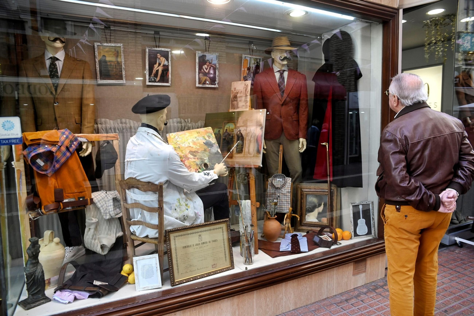 Las mejores imágenes del concurso de escaparates dedicado a Julio Romero de Torres