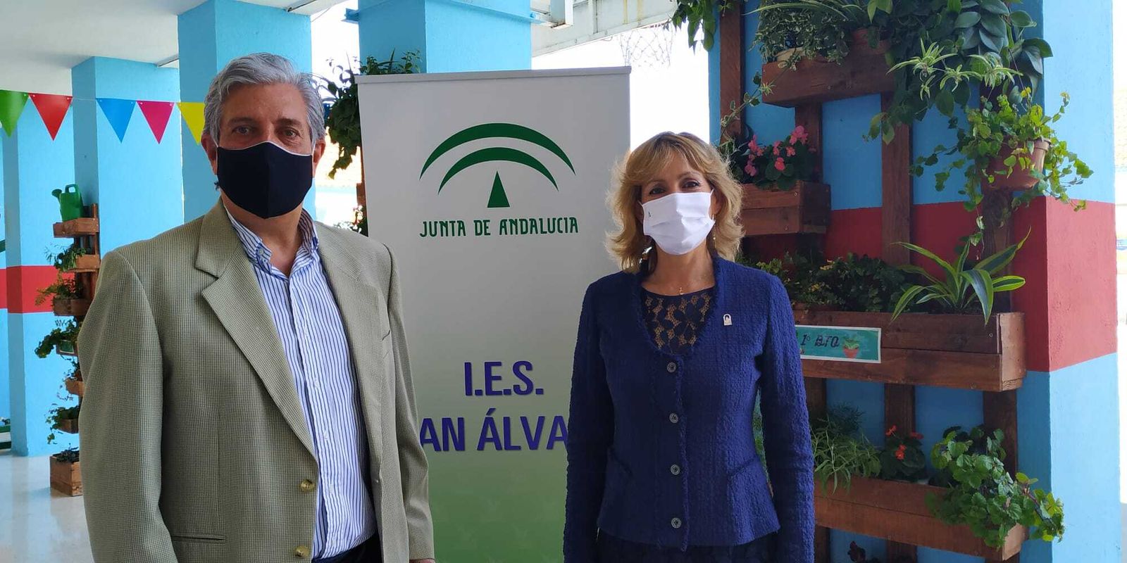 La delegada de Educación, Inmaculada Troncoso, durante su visita al instituto San Álvaro.