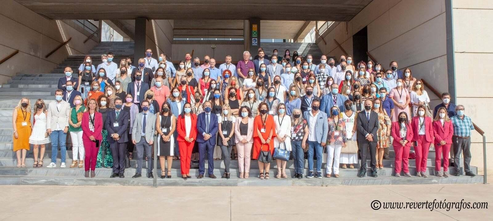 Foto de familia con todos los participantes.