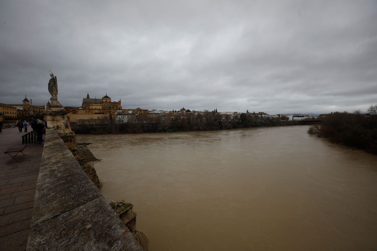 El río Guadalquivir a su paso por Córdoba tras la borrasca Kristin
