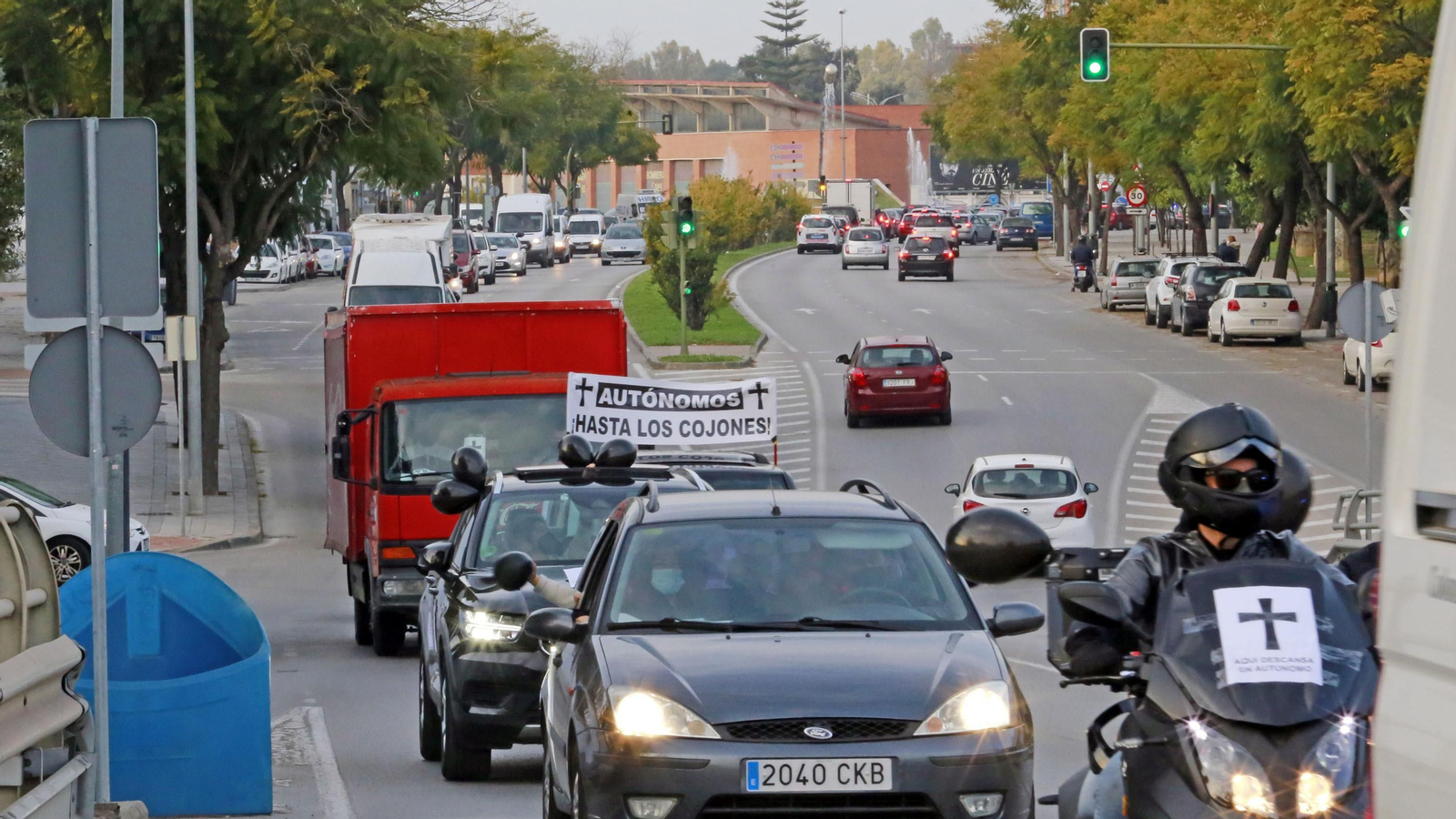Los autónomos vuelven a manifestarse en caravana