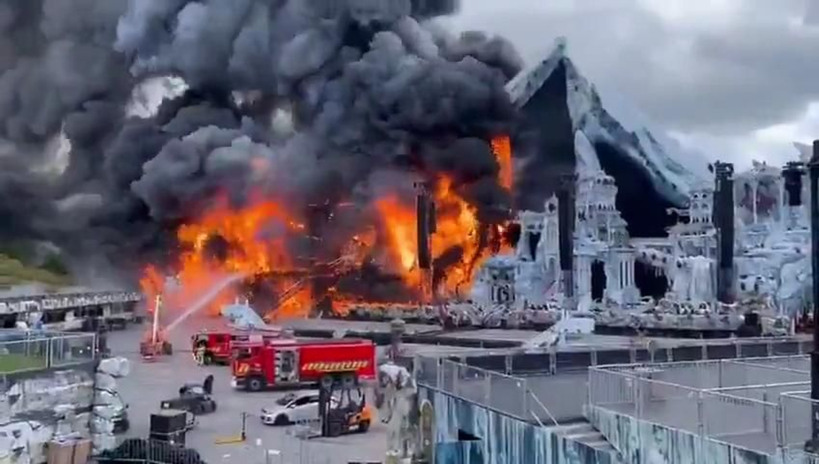 Un incendio arrasa el escenario principal del festival Tomorrowland en Bélgica a dos días de empezar