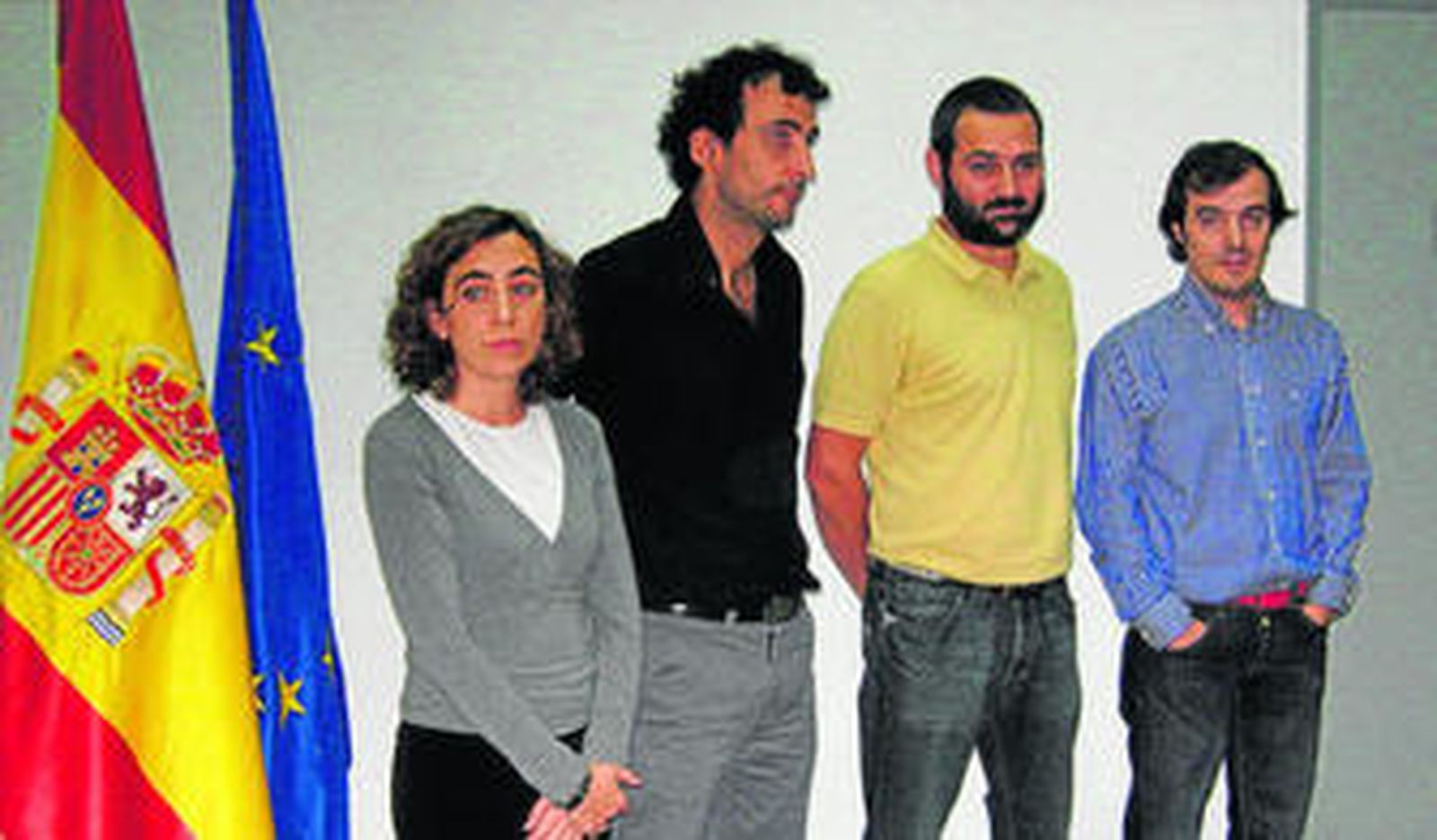 Parte de los investigadores del Banco Andaluz de Células Madre, junto al director, Pablo Menéndez (dch.).