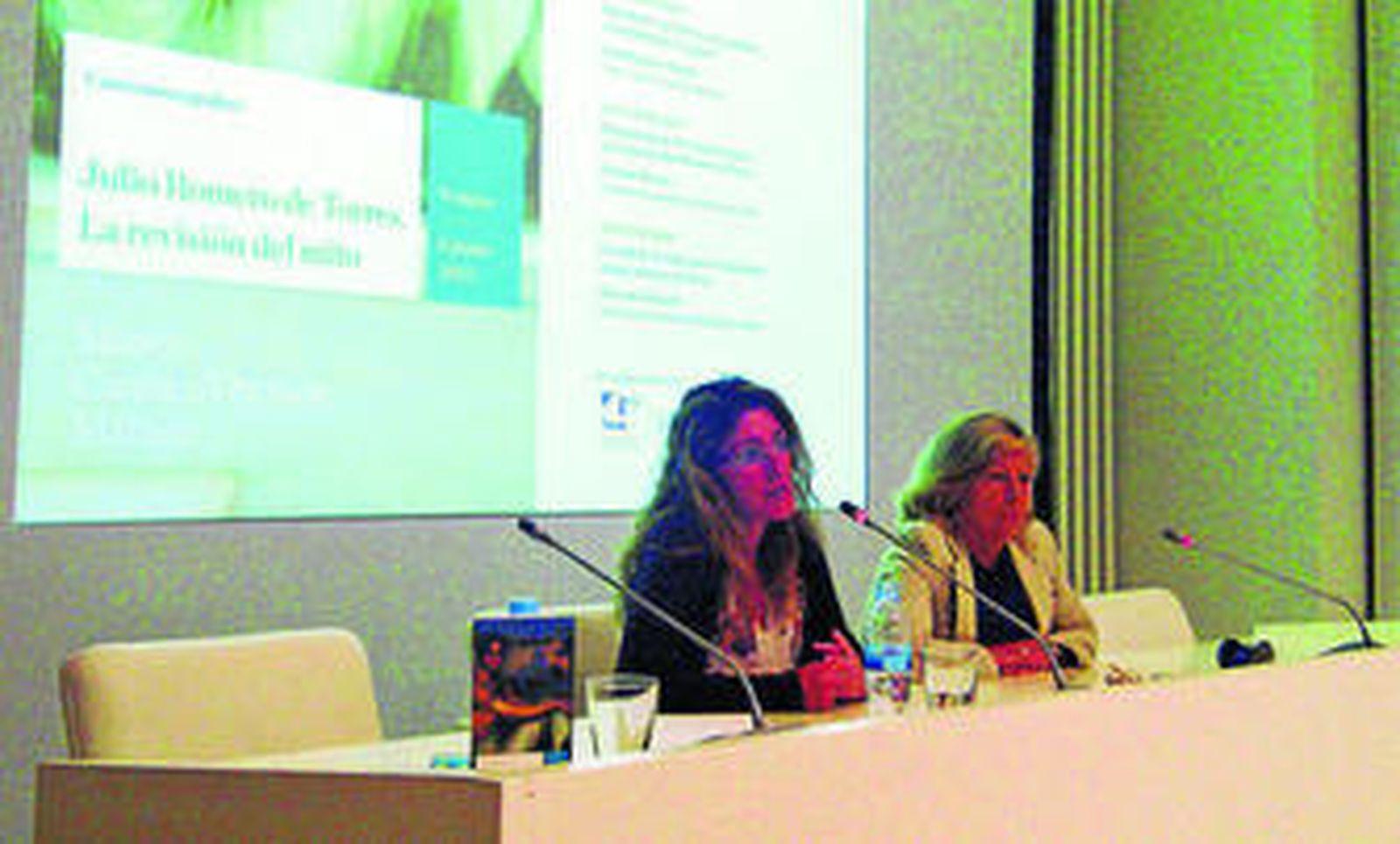 Lourdes Moreno y Maribel Calero, ayer, en la presentación del ciclo de conferencias.