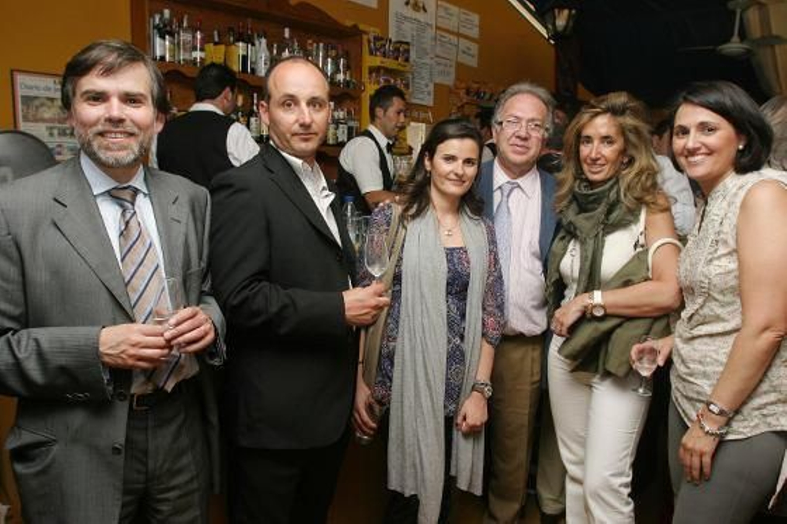 Armenio Costa y Manuel Teixeira, de Amorum; Juan Antonio Leal, director de Compras de Grupo Garvey; Begoña Espel, Reyes Cisnal y Belén Galán, directora de Márketing, responsable de Comunicación y departamento de Compras de Garvey, respectivamente. 

Foto: Vanesa Lobo