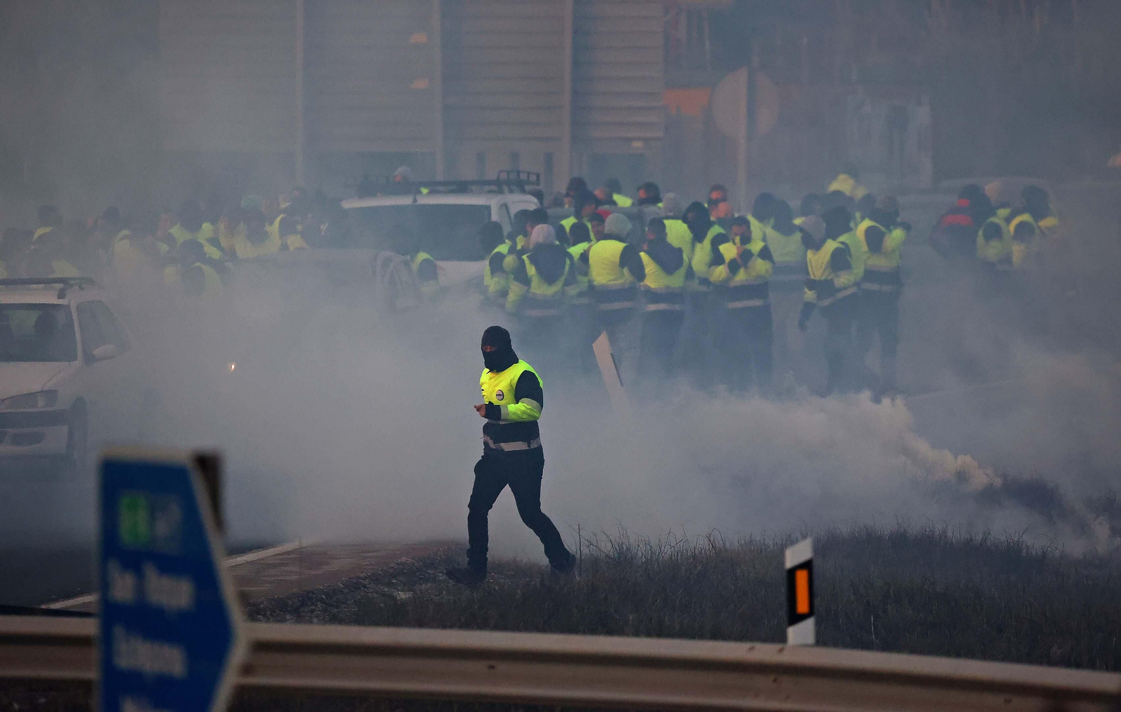 Los cortes de la autovía A7 por los huelguistas  de Acerinox, en imágenes