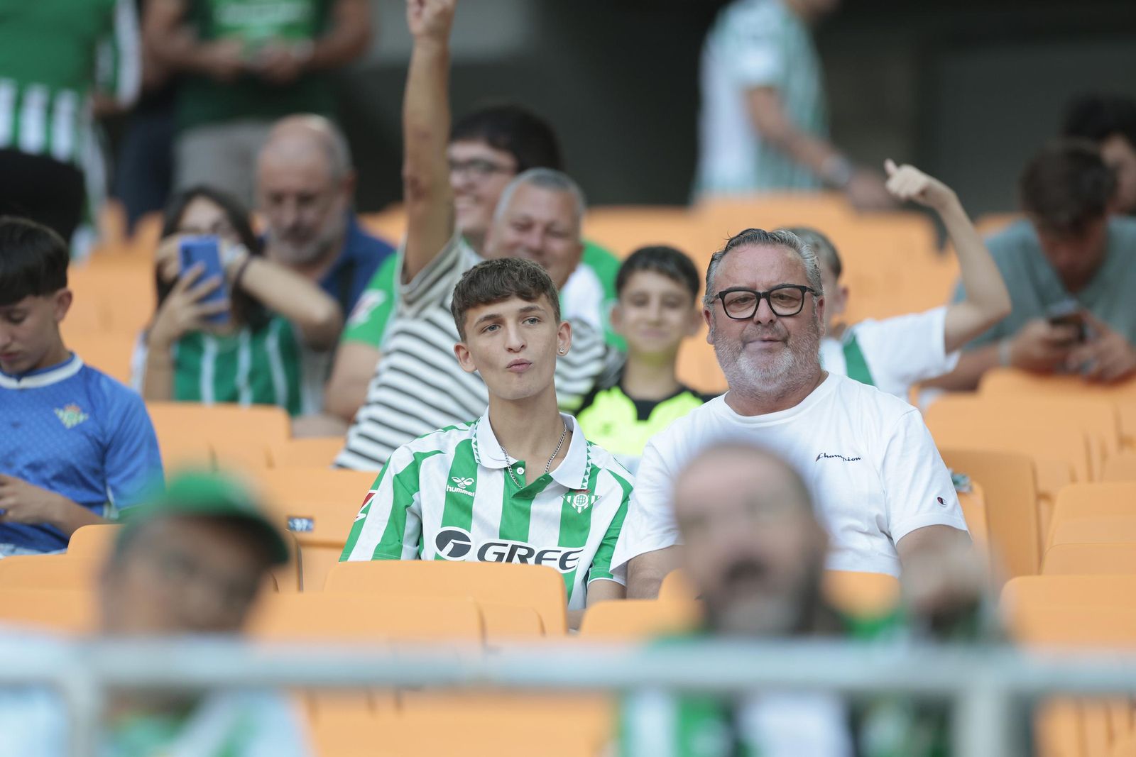 Búscate en las fotos del Betis - Alavés