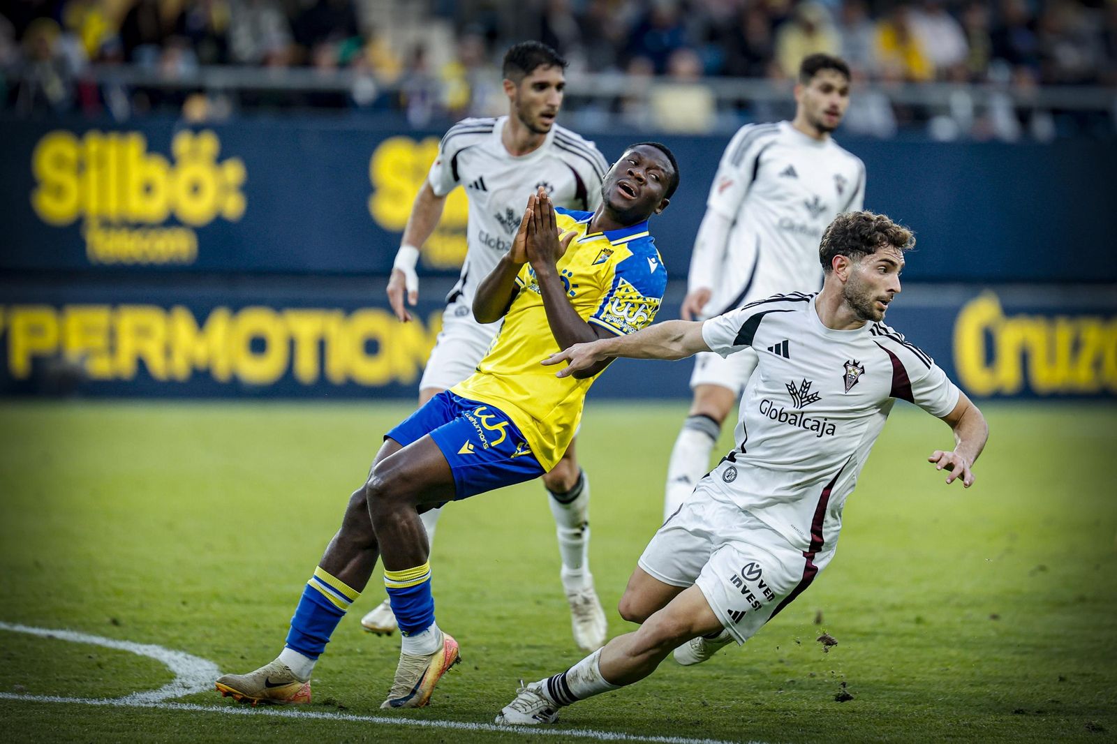 Búscate entre las fotos del partido de fútbol Cádiz CF - Albacete Balompié