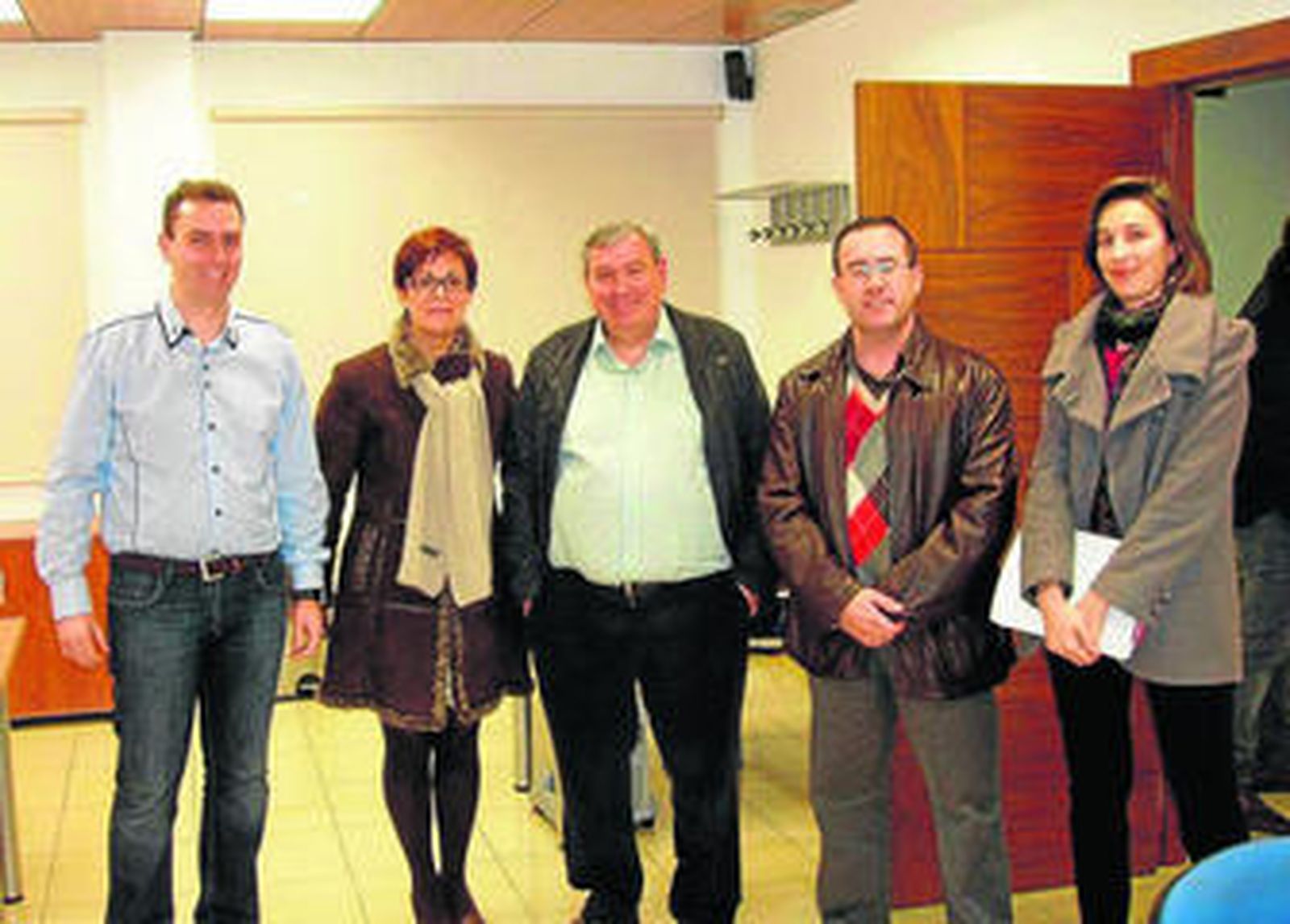 Adriana Valverde visitó ayer las empresas albojenses Famim y Almeribox.